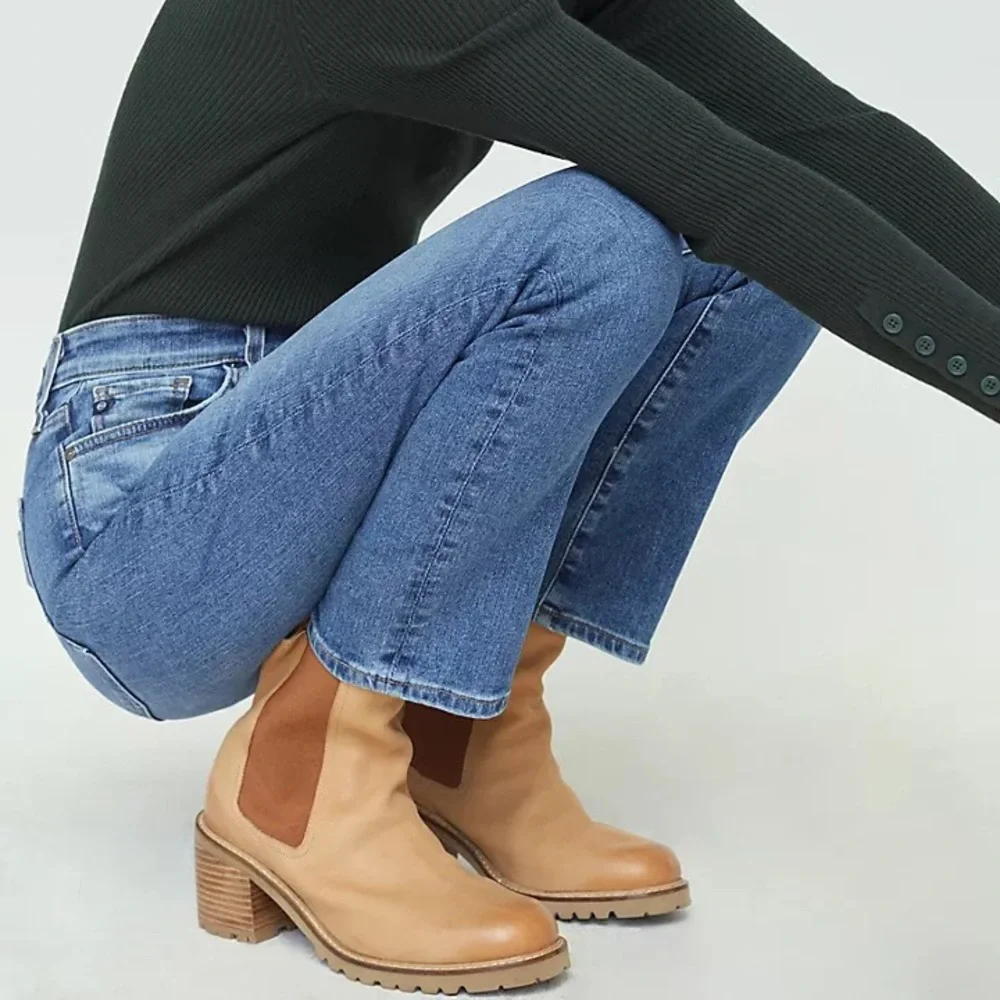 SOLD. AG Anthropologie The Stevie Ankle Jeans - Picture 3 of 9